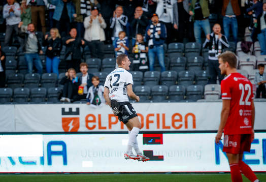 Örebros Jake Larsson gör 3-3 och jublar