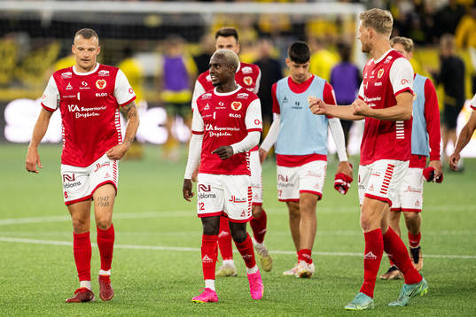 Kalmars Rasmus Sjöstedt och Nahom Girmai Netabay jublar