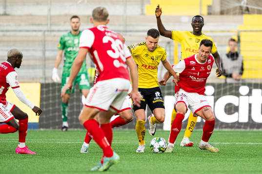 Elfsborgs Andri Fannar Baldursson och Kalmars Melker