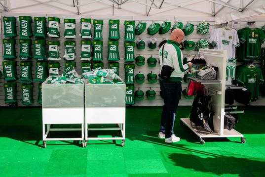 Hammarbys souvenirbutik utanför Tele2 Arena