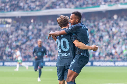Malmö FFs Oliver Berg och Isaac Kiese Thelin jublar