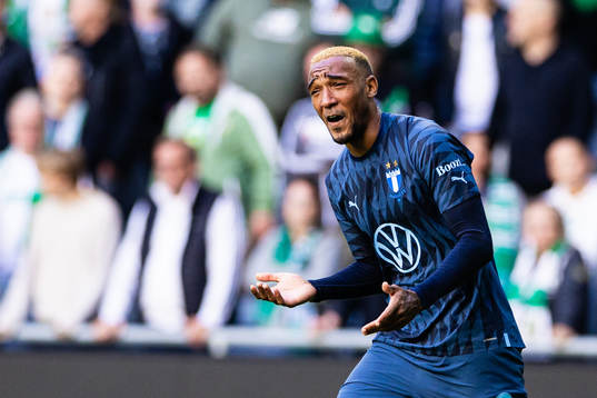 Malmö FFs Derek Cornelius reagerar