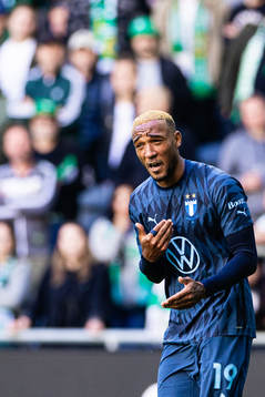 Malmö FFs Derek Cornelius reagerar