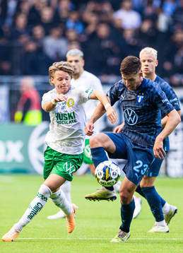 Hammarbys August Mikkelsen och Malmö FFs Lasse Berg Johnsen