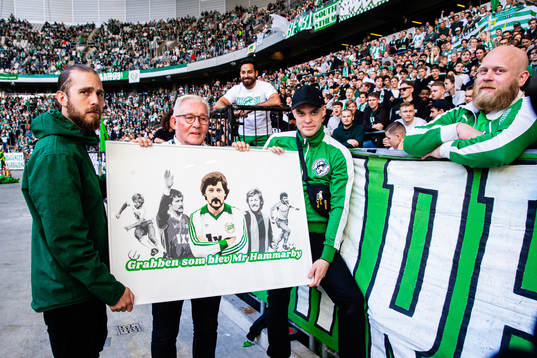 Hammarbys legendar Kenta Olsson hyllas i paus