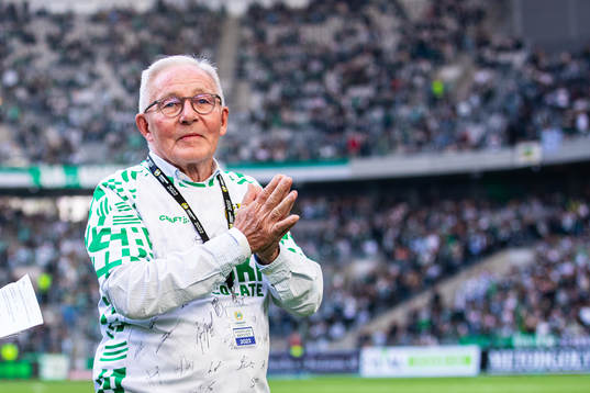 Hammarbys legendar Kenta Olsson hyllas i paus
