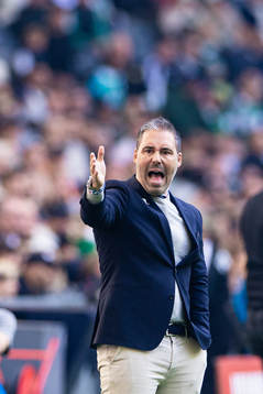Hammarbys tränare Marti Cifuentes reagerar