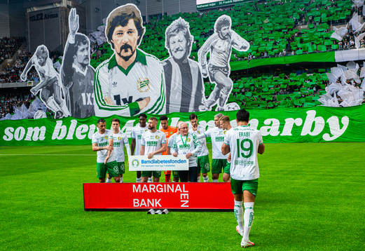 Hammarbys spelare samlas kring legendaren Kenta Olsson