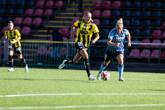 Häckens Elma Junttila Nelhage och Djurgårdens Therese