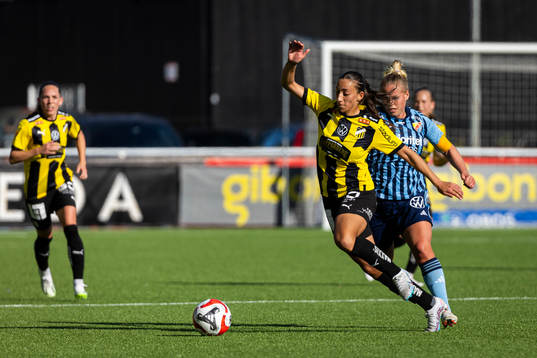 Häckens Rusul Rosa Kafaji och Djurgårdens Therese Åsland