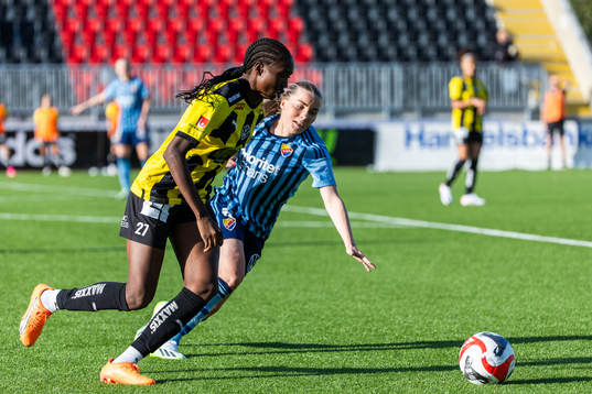 Häckens Aisha Masaka och Djurgårdens Ebba Hed