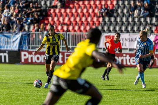 Häckens Rusul Rosa Kafaji och Djurgårdens Therese Åsland