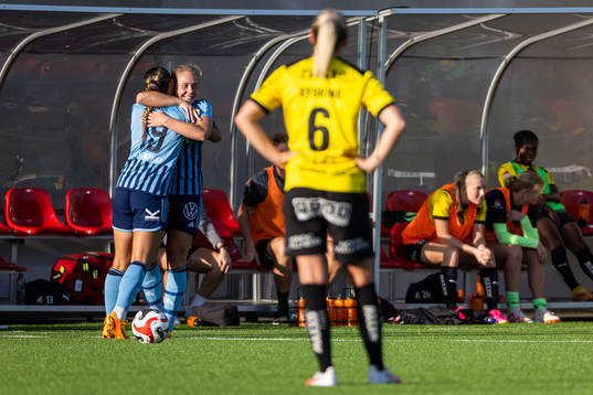 Djurgårdens Alice Bergström och Lova Lundin jublar