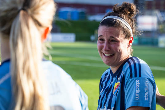 Djurgårdens Hayley Dowd i tårar