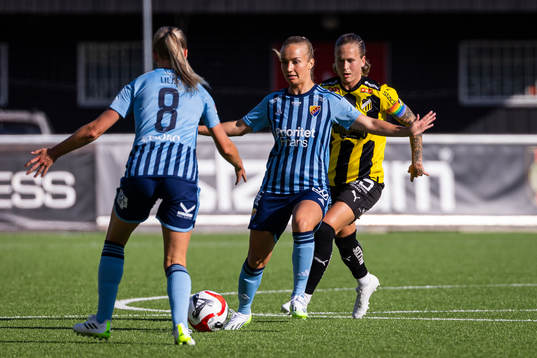 Djurgårdens Nellie Lilja och Tove Almqvist mot Häckens
