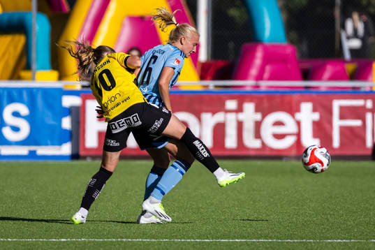 Djurgårdens Stinalisa Johansson och Häckens Elin Rubensson