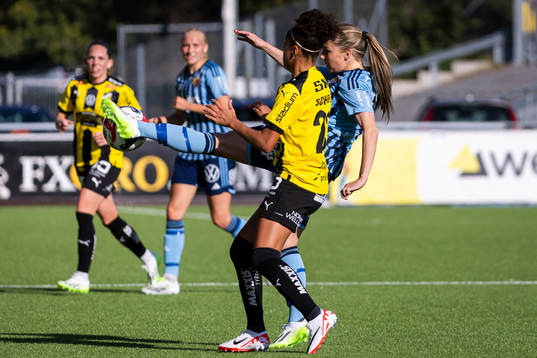 Djurgårdens Ebba Hed mot Häckens Felicia Schröder