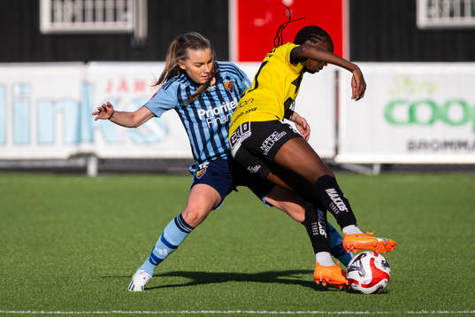 Djurgårdens Ebba Hed mot Häckens Aisha Masaka