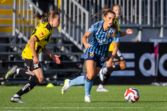 Häckens Katariina Kosola mot Djurgårdens Tilde Lindwall
