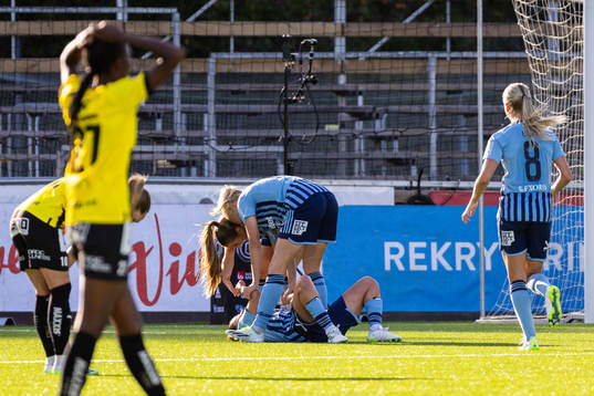 Djurgårdens Hayley Dowd jublar med lagkamrater