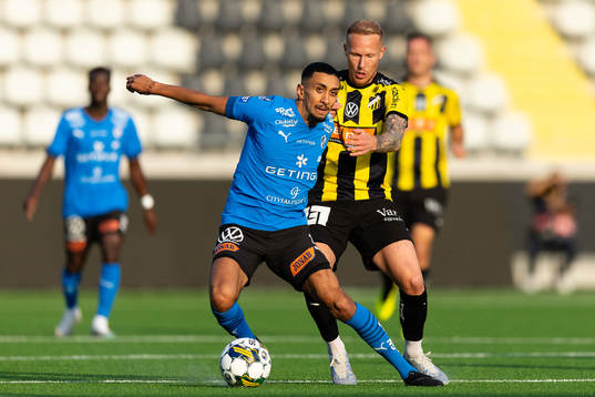 Halmstads Amir Al-Ammari och Häckens Mikkel Rygaard Jensen