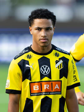 Häckens Momodou Lamin Sonko på line up innan