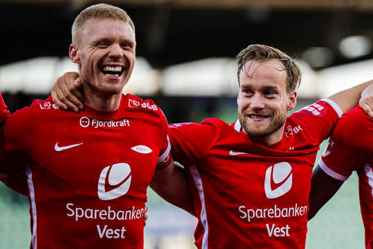 Sivert Heltne Nilsen and Bård Finne of Brann celebrates