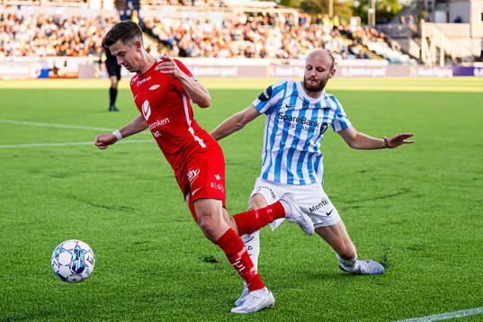 Sander Kartum of Brann and Curtis Garry Edwards of Stabæk