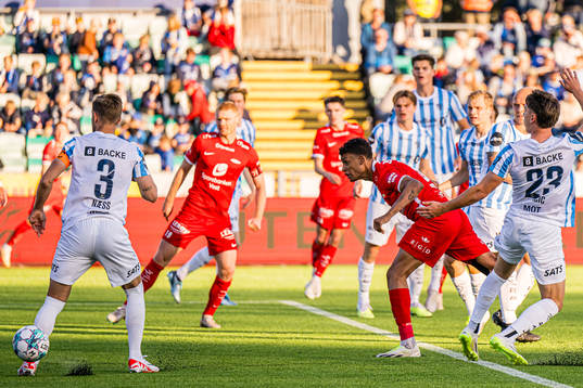Japhet Sery Larsen of Brann missing a chance to score