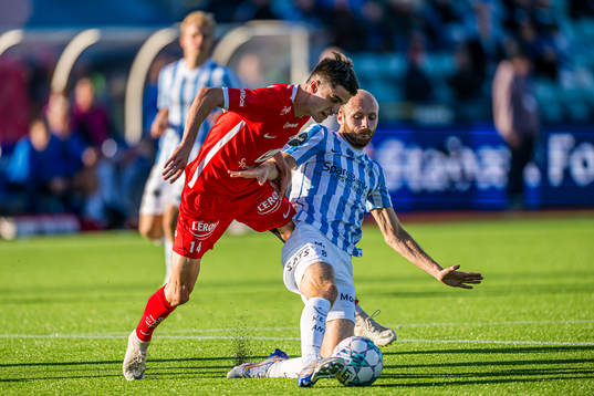 Ulrik Mathisen of Brann and Curtis Garry Edwards of Stabæk
