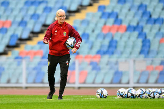 Assistant coach Victoria Sandell of Sweden