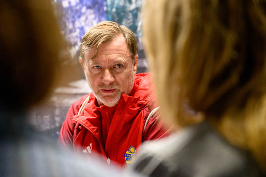 Head coach Peter Gerhardsson is being interviewed