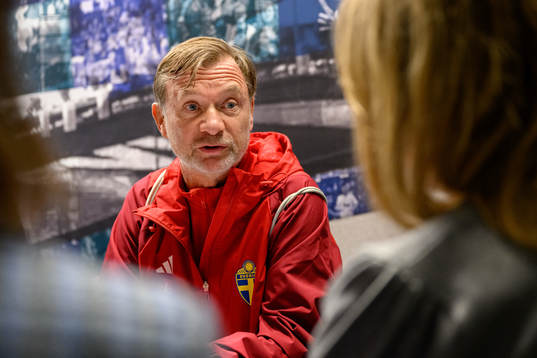 Head coach Peter Gerhardsson is being interviewed