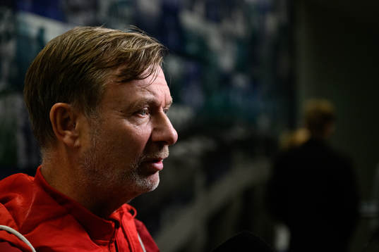 Head coach Peter Gerhardsson is being interviewed