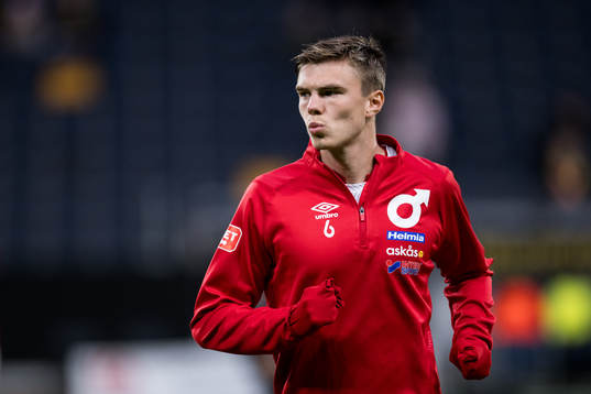 Degerfors Oscar Wallin värmer upp