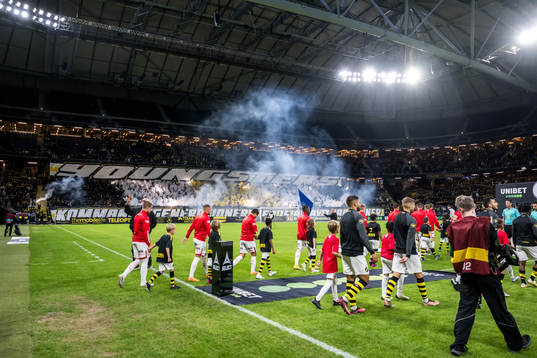 AIKs och Degerfors spelare