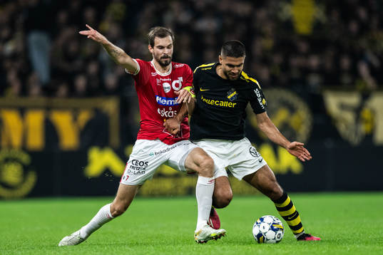 Degerfors Sebastian Ohlsson och AIKs Omar Faraj