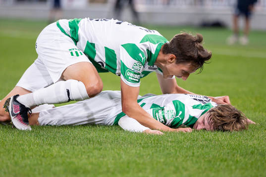 Västerås SKs Olle Edlund och Max Larsson jublar