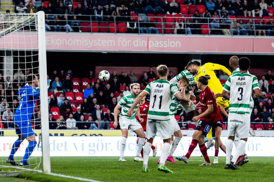 Östers målvakt Miloje Prekovic gör 2-2