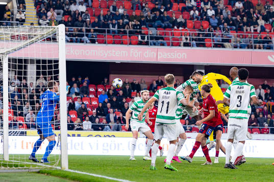 Östers målvakt Miloje Prekovic gör 2-2