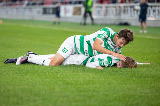 Västerås SKs Olle Edlund och Max Larsson jublar