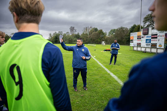 Ledare Andreas Sjöqvist vid en träning