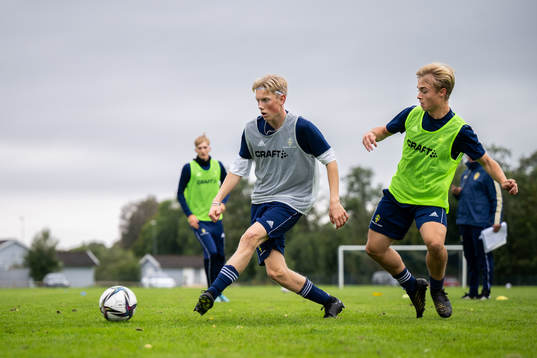 Leo Kvist och Lucas Ulveström vid en träning