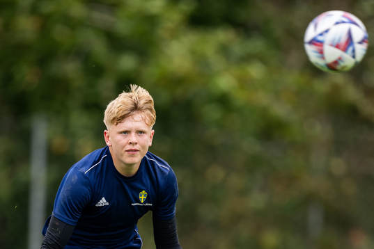 Målvakt Ossian Brandin vid en träning