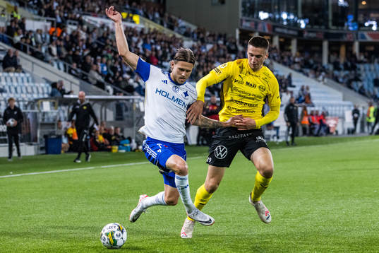 IFK Norrköpings Arnor Traustason och Mjällbys Noah Eile