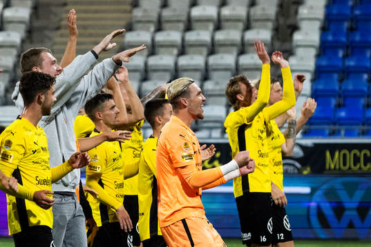 Mjällbys spelare jublar