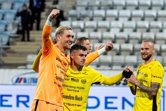Mjällbys målvakt Noel Törnqvist och Jesper Gustavsson