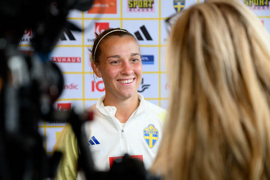 Julia Zigiotti Olme is being interviewed