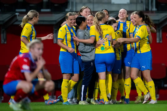 Eskilsminnes spelare jublar