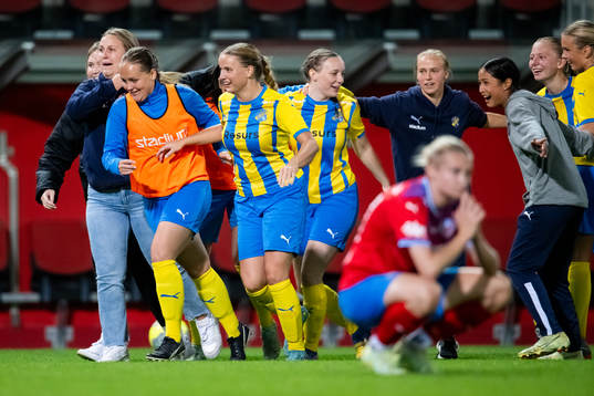 Eskilsminnes spelare jublar